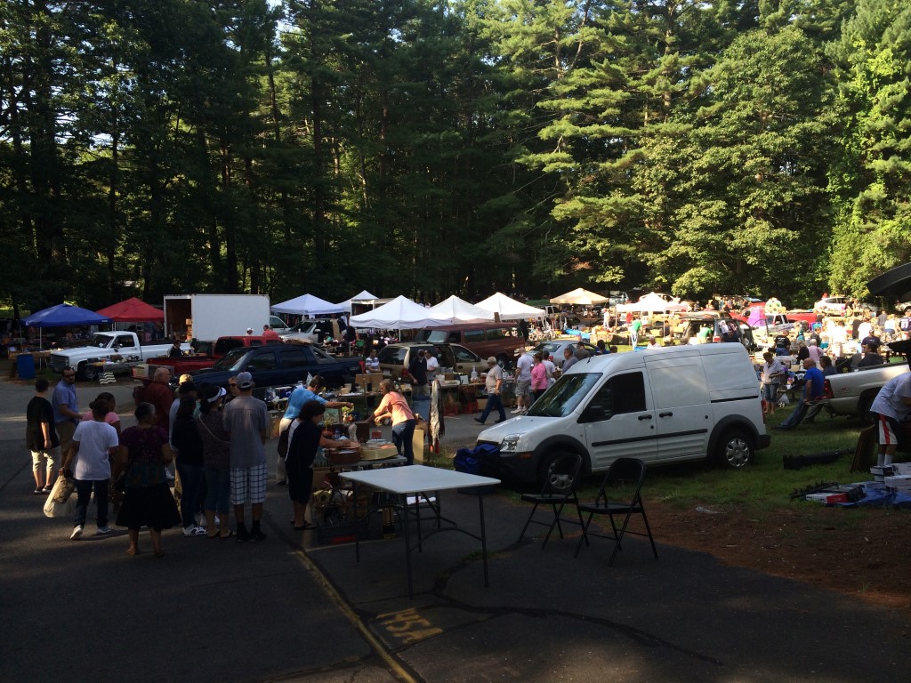 A sunny afternoon at the Grafton Flea Market